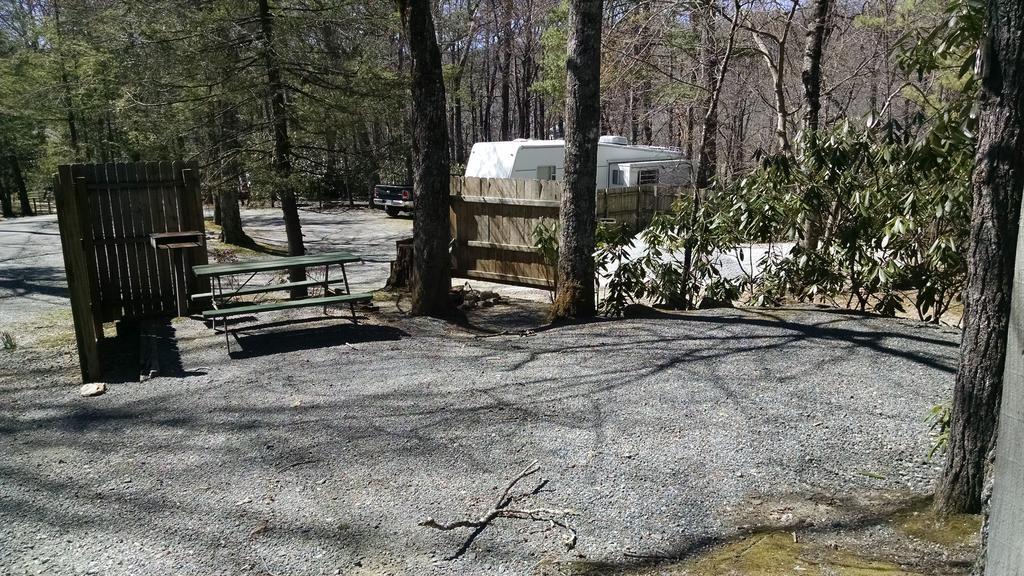 Linville Falls Campground, Rv Park, And Cabins Εξωτερικό φωτογραφία