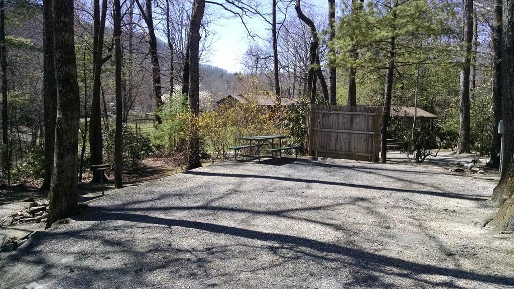 Linville Falls Campground, Rv Park, And Cabins Εξωτερικό φωτογραφία
